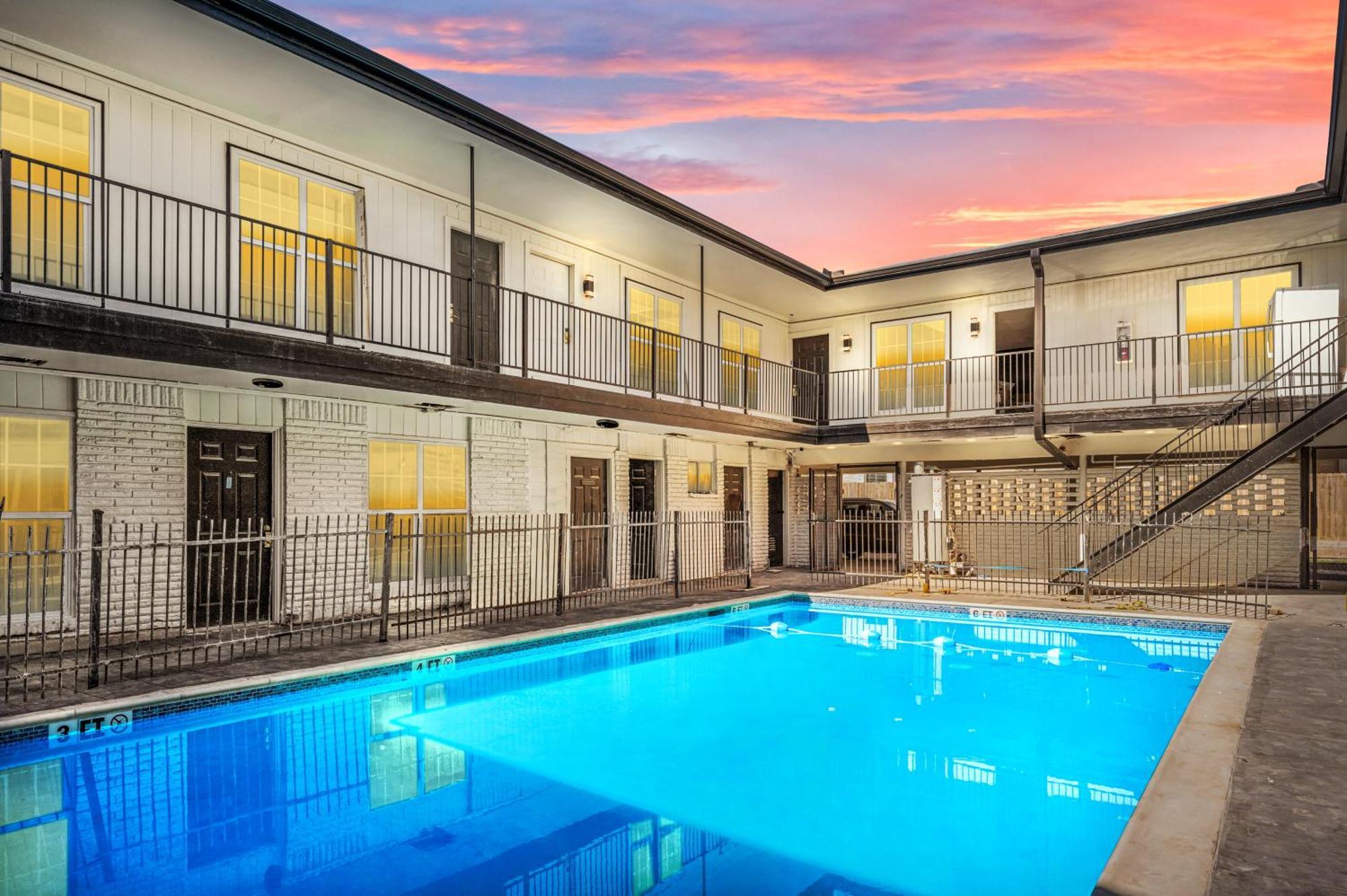 Warm Heights 2Br With Pool & Free Parking Daire Houston Dış mekan fotoğraf