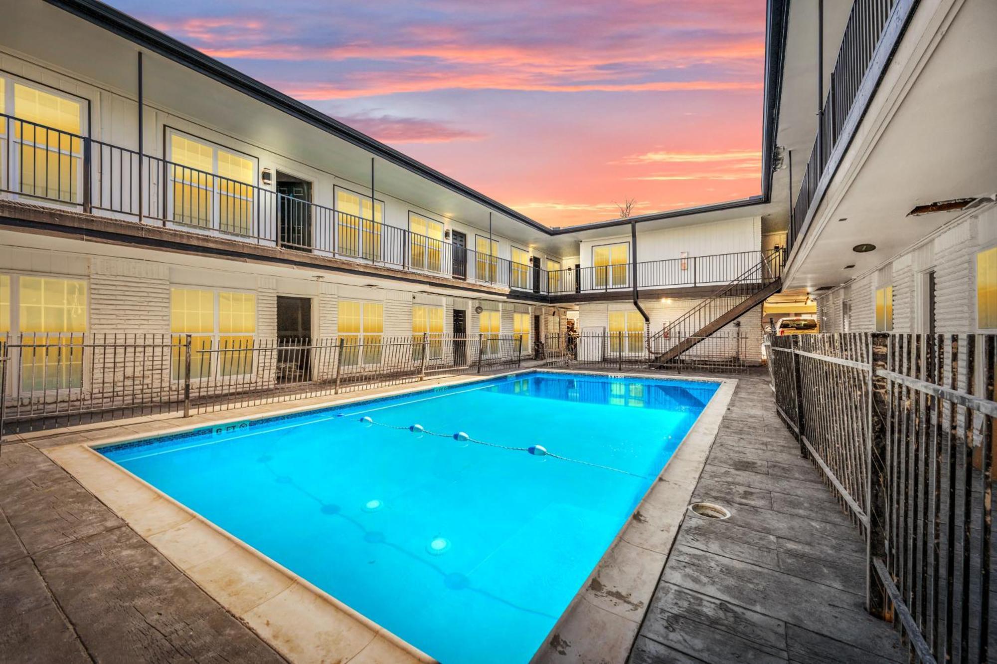 Warm Heights 2Br With Pool & Free Parking Daire Houston Dış mekan fotoğraf